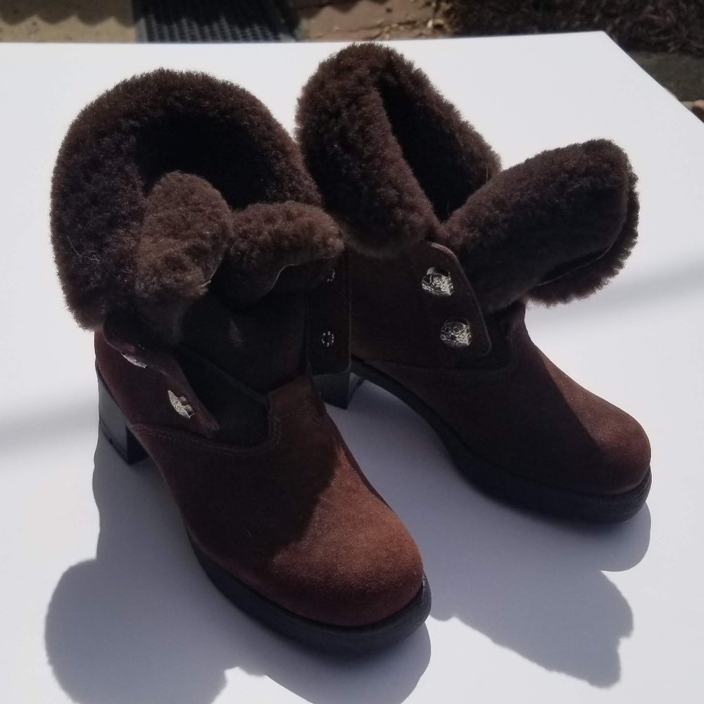 Sorel Fur lined fold over winter booties Size 5